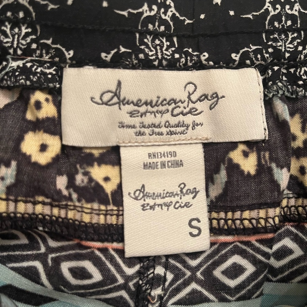 American Rag Shorts - Picture 3 of 4